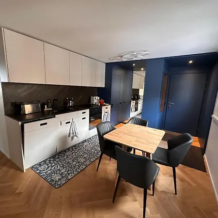 Modern, Comfortable & Place In Chalet